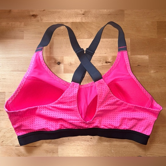 3/25$ 🛒 Victoria Secrets VSX sports bra - Picture 2 of 6